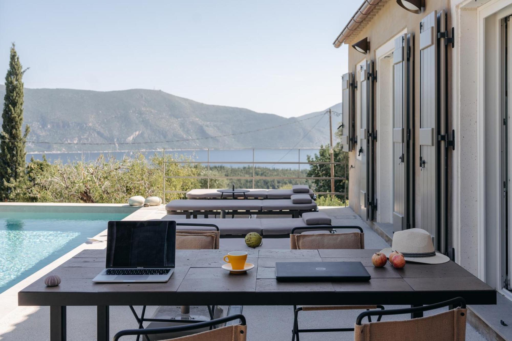 F Topia Villas فيسكاردو الغرفة الصورة